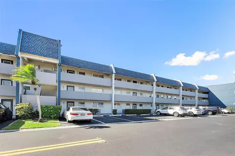 7847 Golf Circle Dr #211, Margate, FL 33063