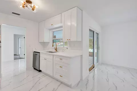 6606 NW 95th Ave, Tamarac, FL 33321