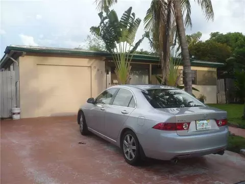 701 NW 74th Ave, Hollywood, FL 33024
