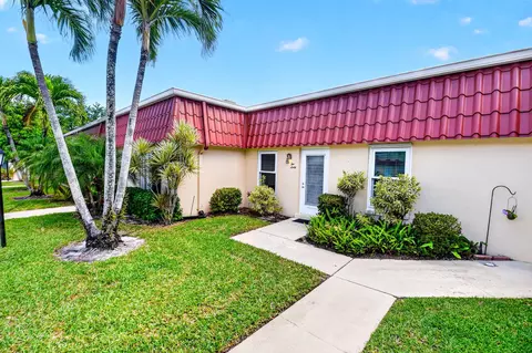 260 Cape Cod Cir, Lake Worth, FL 33467