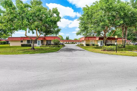 852 Salem Ln, Lake Worth, FL 33467