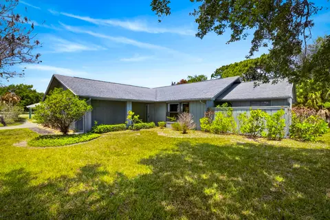 2289 SE Genoa St, Port Saint Lucie, FL 34952