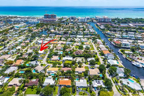 2741 NE 52nd St, Lighthouse Point, FL 33064