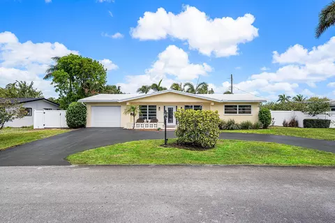 2741 NE 52nd St, Lighthouse Point, FL 33064