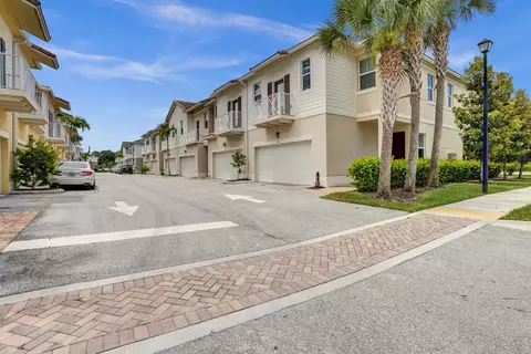 99 Palm Ln, Royal Palm Beach, FL 33411