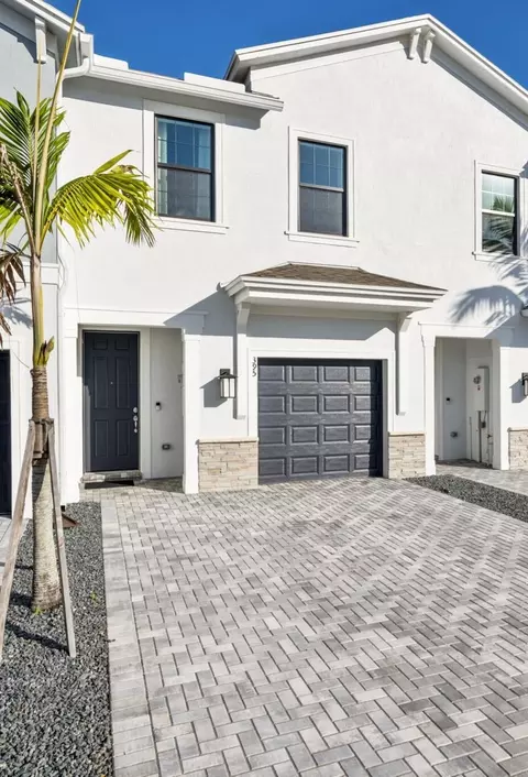 395 SW Sally Way, Stuart, FL 34997