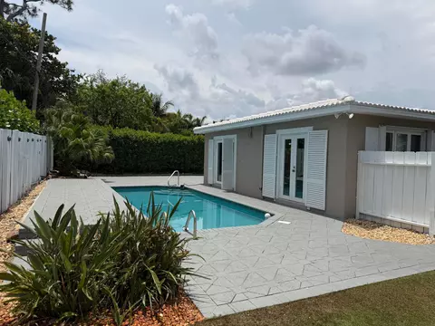 204 S Seacrest Cir, Delray Beach, FL 33444