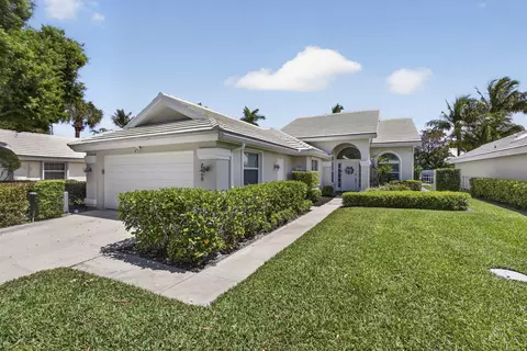 2760 White Wing Ln, West Palm Beach, FL 33409