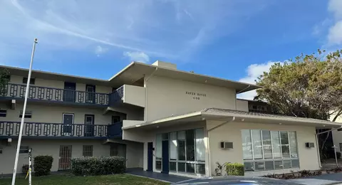 1150 E Sample Rd #301, Pompano Beach, FL 33064