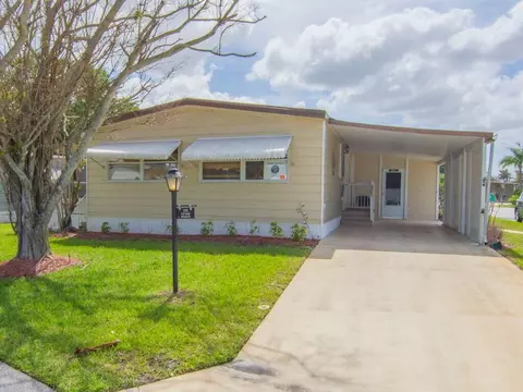 225 NE Forrest Ct, Jensen Beach, FL 34957