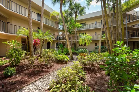 5220 Las Verdes Cir #108, Delray Beach, FL 33484
