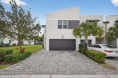 1700 Lindley St, Mangonia Park, FL 33407