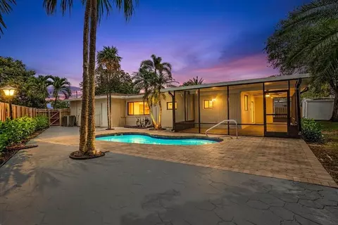 7204 Mckinley St, Hollywood, FL 33024