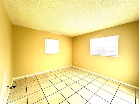 Living - 3365 SE Garden St #3365, Stuart, FL 34997 photo 4 of 4