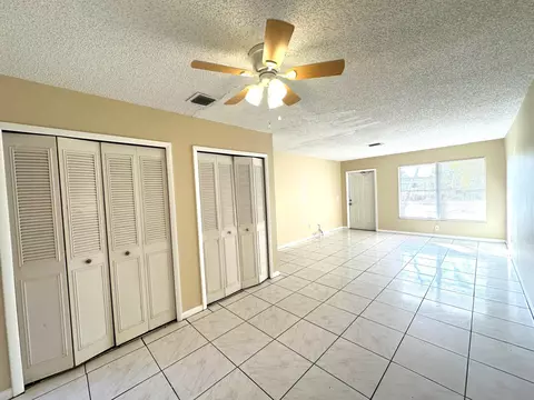 Living - 3365 SE Garden St #3365, Stuart, FL 34997 photo 3 of 4