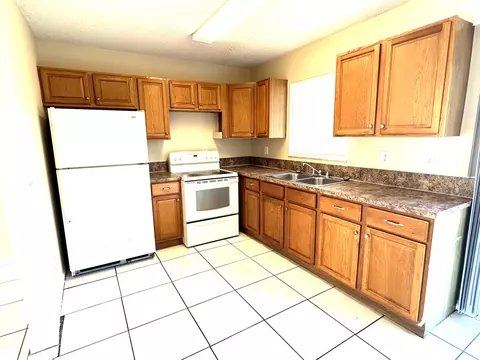 Kitchen - 3365 SE Garden St #3365, Stuart, FL 34997 photo 1 of 3