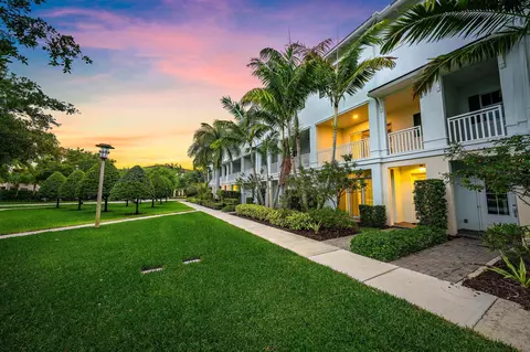 7085 Edison Pl, Palm Beach Gardens, FL 33418