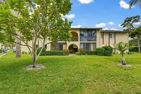 119 Lake Pine Cir #C-2, Greenacres, FL 33463