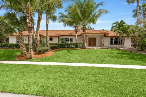 21 Whispering Oaks Cir, West Palm Beach, FL 33411