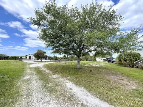 8121 NW 58th Ln, Okeechobee, FL 34972 photo 3