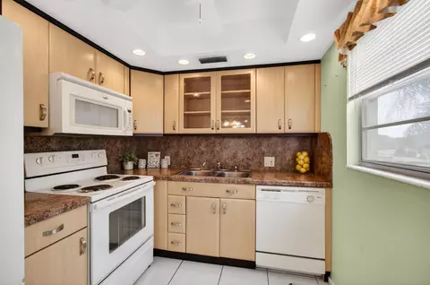 19 Suffolk A, Boca Raton, FL 33434