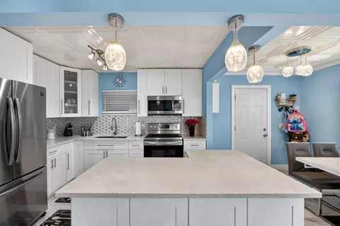 1020 Avon Rd, West Palm Beach, FL 33401