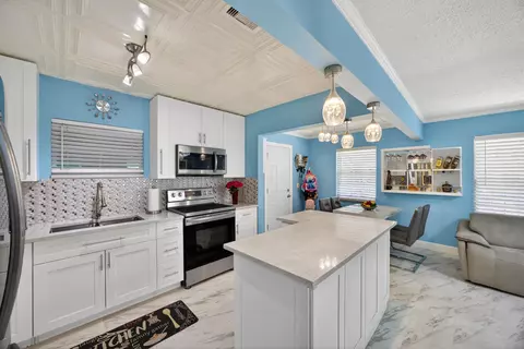 1020 Avon Rd, West Palm Beach, FL 33401