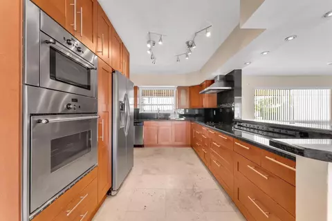 2940 NE 19th St, Pompano Beach, FL 33062