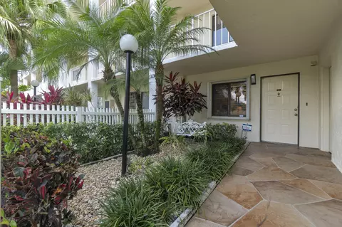 7351 Kinghurst Dr #108, Delray Beach, FL 33446