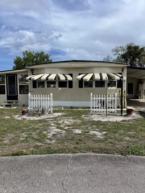 11 De Soto Ln, Port Saint Lucie, FL 34952