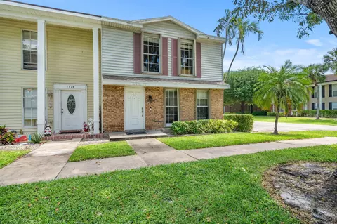 1626 Brier Patch Trl, Wellington, FL 33414