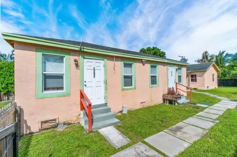 320 Swain Blvd, Greenacres, FL 33463