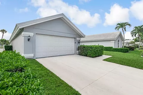 2390 Saratoga Bay Dr, West Palm Beach, FL 33409