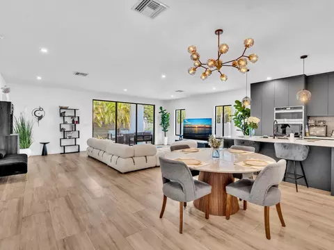 913 NE 15th St, Fort Lauderdale, FL 33304