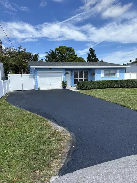 821 NW 33rd St, Oakland Park, FL 33309