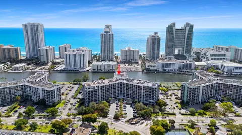 600 Parkview Dr #823, Hallandale Beach, FL 33009