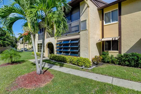 334 Pine Ridge Cir #B-1, Greenacres, FL 33463