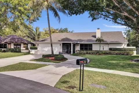 772 Juniper Pl, Wellington, FL 33414