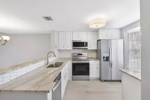 185 SW 3rd St, Pompano Beach, FL 33060