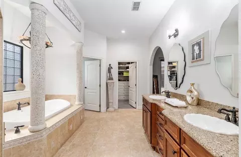 Bath - 2901 SE 28th Ln, Ocala, FL 34471 photo 3 of 7