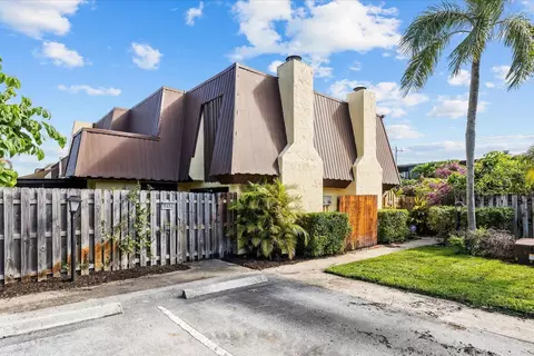 3548 Gardens East Dr #B, Palm Beach Gardens, FL 33410