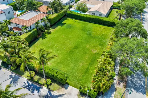 260 E Lakewood Rd, West Palm Beach, FL 33405