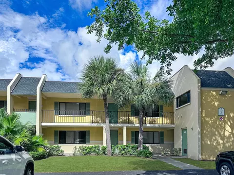 604 Meadows Cir #604, Boynton Beach, FL 33436