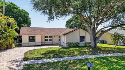 19486 Delaware Cir, Boca Raton, FL 33434