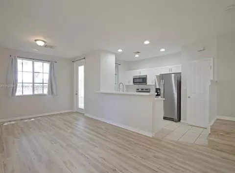 6030 SW 19th Pl, North Lauderdale, FL 33068