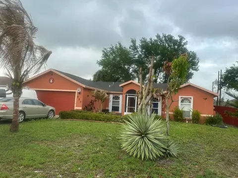 557 SW Baoy Ave, Port Saint Lucie, FL 34953