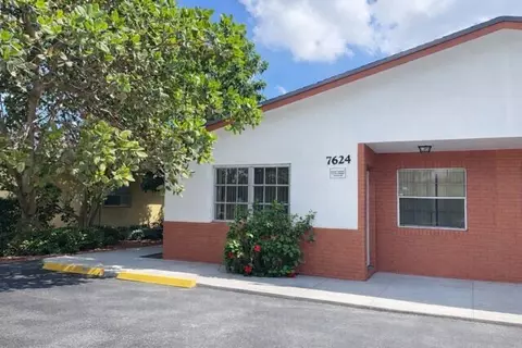 7624 SW 10th St, North Lauderdale, FL 33068