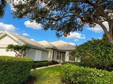 8773 Wakefield Dr, Palm Beach Gardens, FL 33410