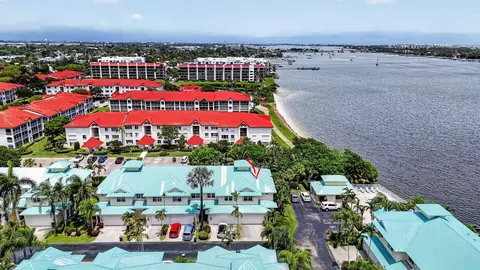 169 Barefoot Cv, Hypoluxo, FL 33462