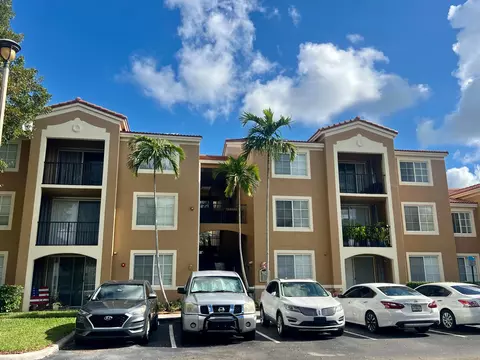 7920 N Nob Hill Rd, Tamarac, FL 33321
